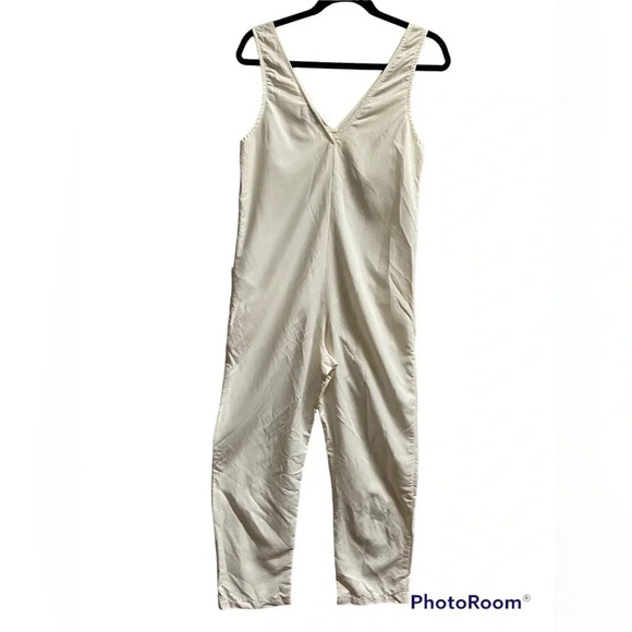 TOPSHOP cream v-neck romper Sz US 4 - Picture 2 of 11